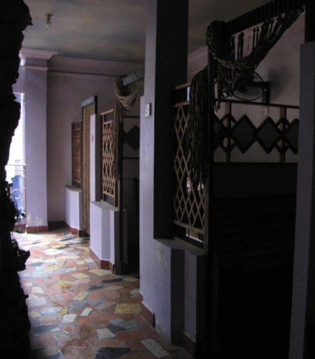 Một góc trong dãy cà phê chuồng của quán cà phê H trên phố Vĩnh Hồ