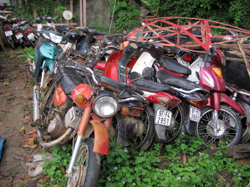 Hàng loạt xe máy bị thu giữ, chất đống ở Hạt kiểm lâm huyện Chợ Đồn (Bắc Kạn)