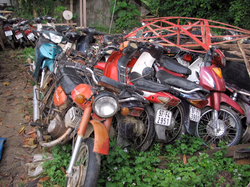 Hàng loạt xe máy bị thu giữ, chất đống ở Hạt kiểm lâm huyện Chợ Đồn (Bắc Kạn)