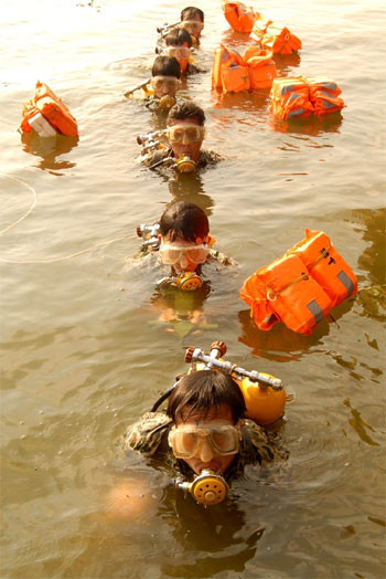 Đội Đặc công người nhái 4, Đoàn M26 (Quân chủng Hải quân) thực hành huấn luyện