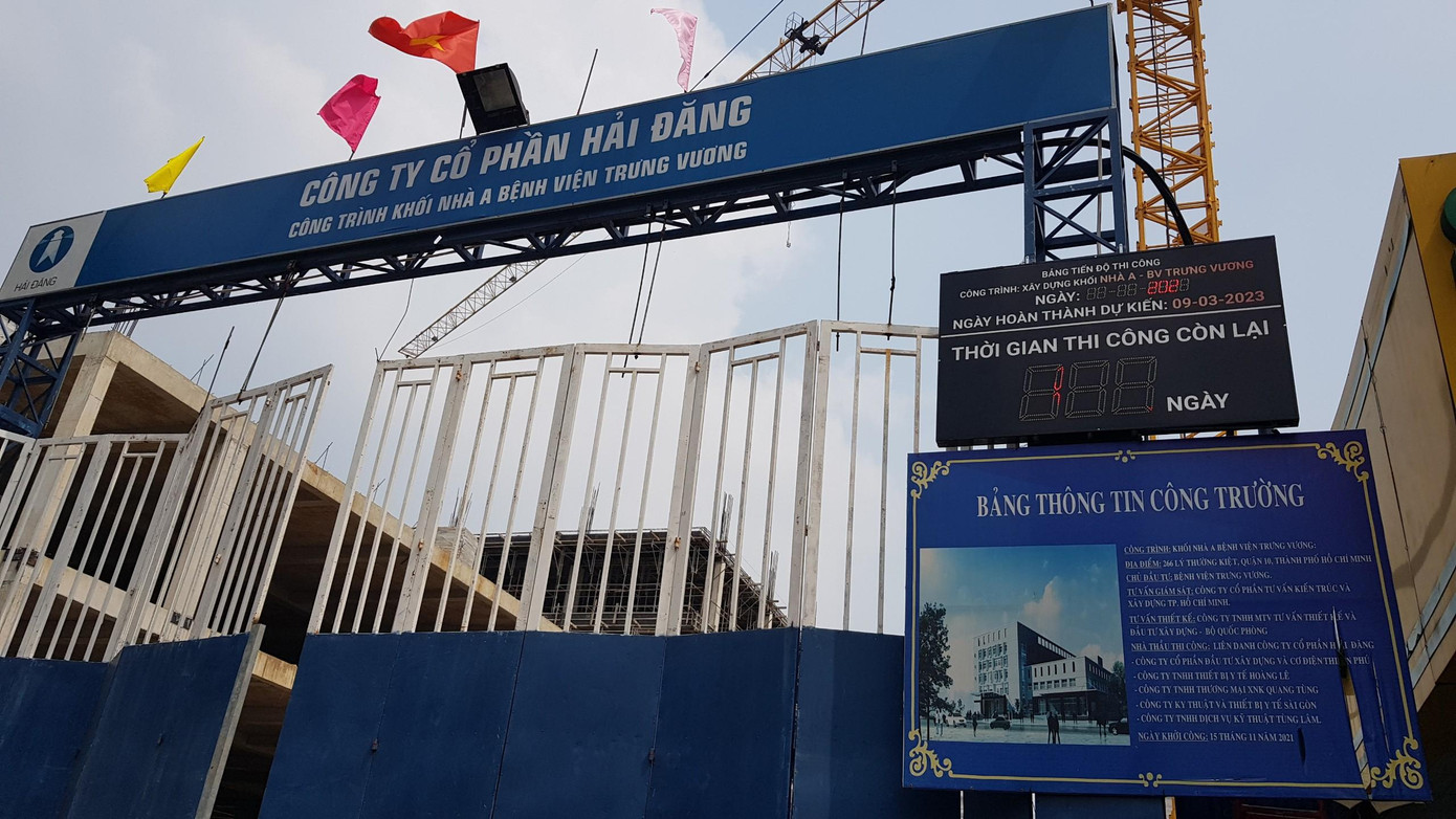 Bệnh viện đang xây dựng tòa nhà A nhưng tiến độ dự án đã phải kéo dài thêm 5 tháng Bệnh viện đang xây dựng tòa nhà A nhưng tiến độ dự án đã phải kéo dài thêm 5 tháng