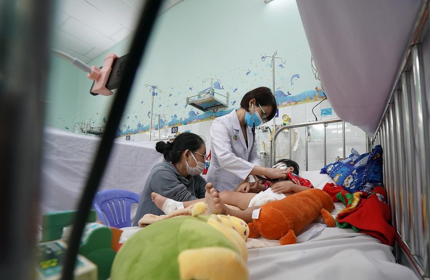 Một bệnh nhi viêm phổi nặng điều trị tại Bệnh viện Nhi Đồng 2. Ảnh: Phạm Nguyễn Một bệnh nhi viêm phổi nặng điều trị tại Bệnh viện Nhi Đồng 2. Ảnh: Phạm Nguyễn