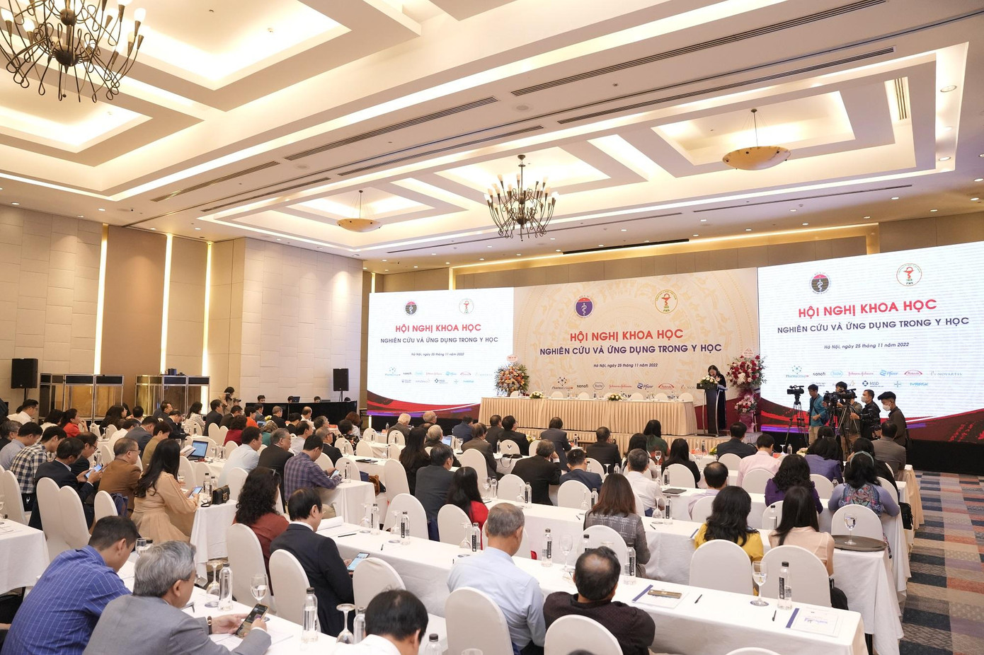 Rất đông đại biểu đã đến tham dự Hội nghị nghiên cứu và ứng dụng trong y học Rất đông đại biểu đã đến tham dự Hội nghị nghiên cứu và ứng dụng trong y học