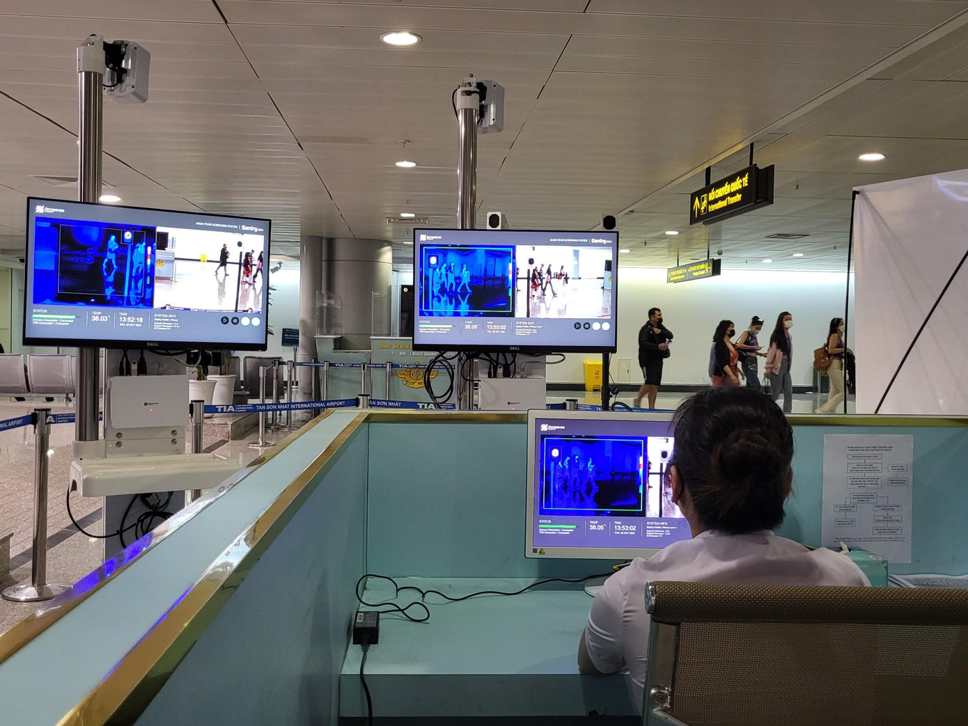 Hệ thống giám sát thân nhiệt tại Cảng hàng không Quốc tế Tân Sơn Nhất Hệ thống giám sát thân nhiệt tại Cảng hàng không Quốc tế Tân Sơn Nhất