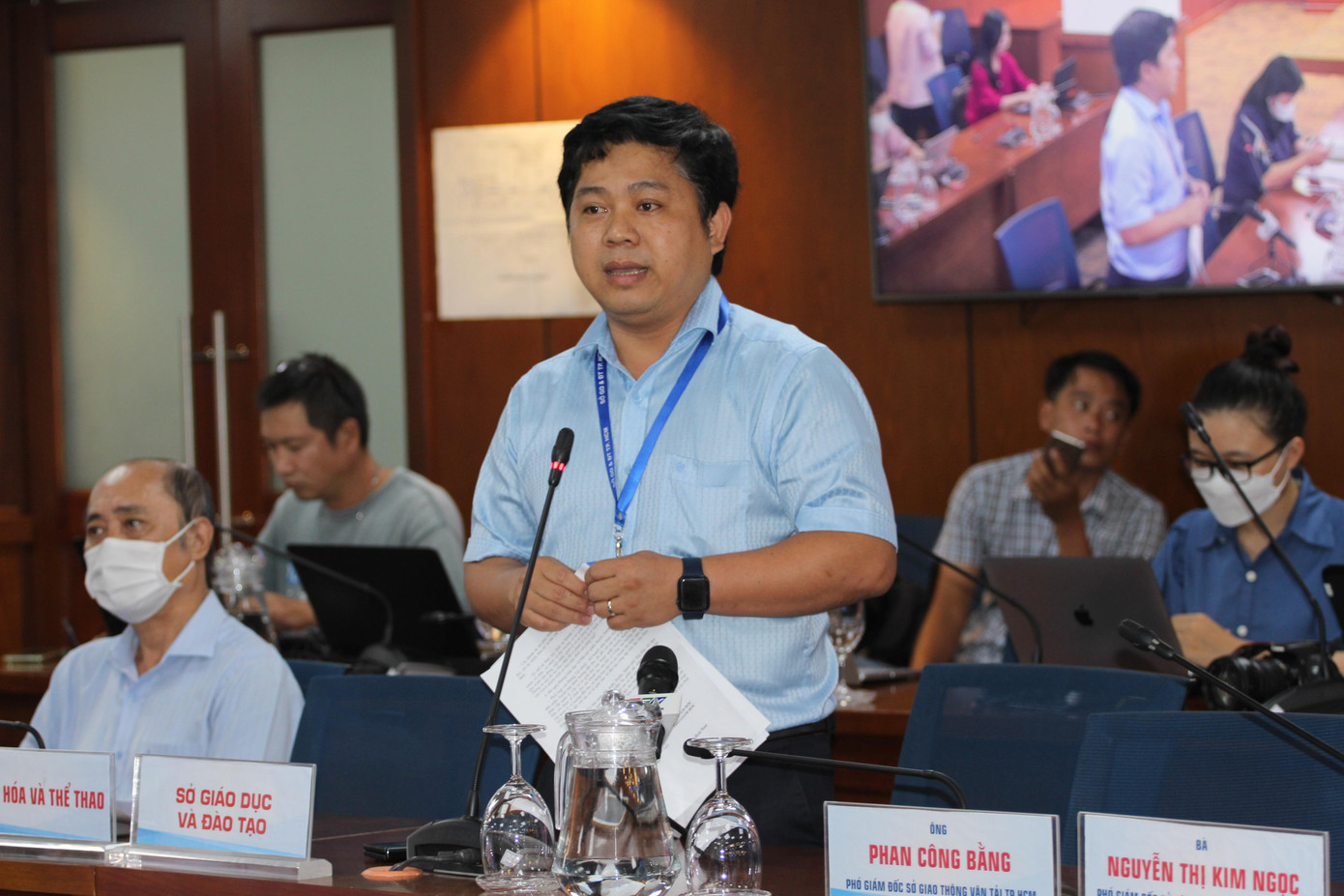 Ông Hồ Tấn Minh, Chánh văn phòng Sở Giáo dục và Đào tạo TPHCM thông tin tại buổi họp báo Ông Hồ Tấn Minh, Chánh văn phòng Sở Giáo dục và Đào tạo TPHCM thông tin tại buổi họp báo