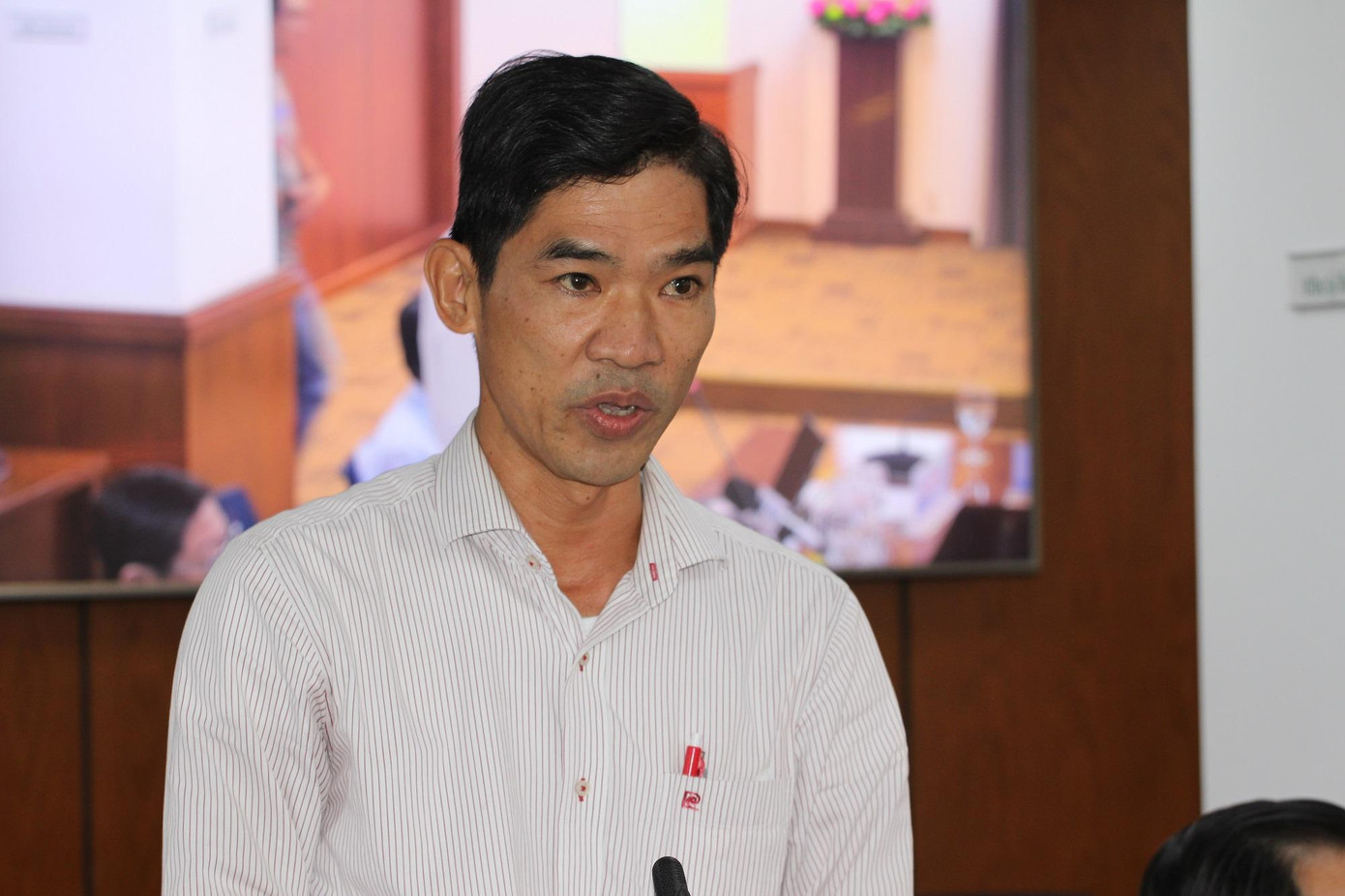 Ông Ngô Hồng Y cung cấp thông tin về tình hình xăng dầu tại buổi họp báo Ông Ngô Hồng Y cung cấp thông tin về tình hình xăng dầu tại buổi họp báo