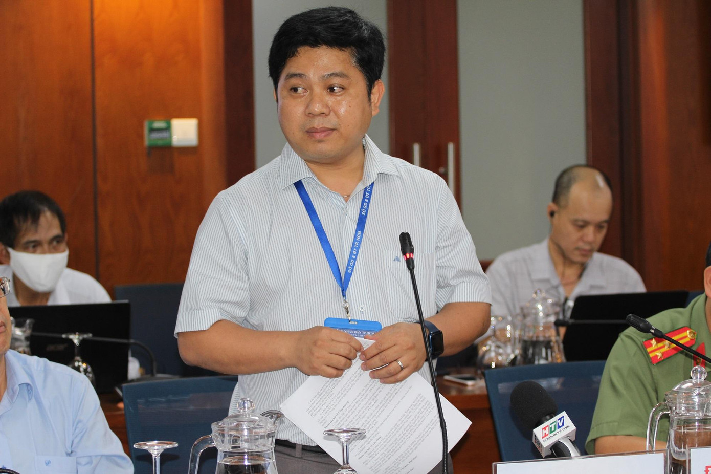 Ông Hồ Tấn Minh thông tin về vấn đề giờ vào lớp của học sinh tại buổi họp báo chiều 27/10 Ông Hồ Tấn Minh thông tin về vấn đề giờ vào lớp của học sinh tại buổi họp báo chiều 27/10