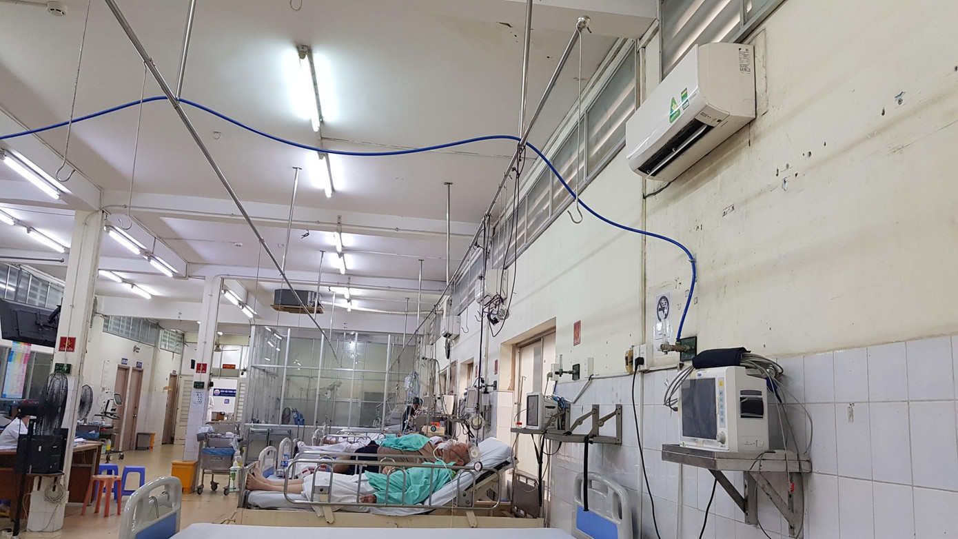 Hệ thống máy lạnh của bệnh viện đã hư hỏng hoàn toàn, bệnh nhân và nhân viên y tế phải chịu nóng Hệ thống máy lạnh của bệnh viện đã hư hỏng hoàn toàn, bệnh nhân và nhân viên y tế phải chịu nóng