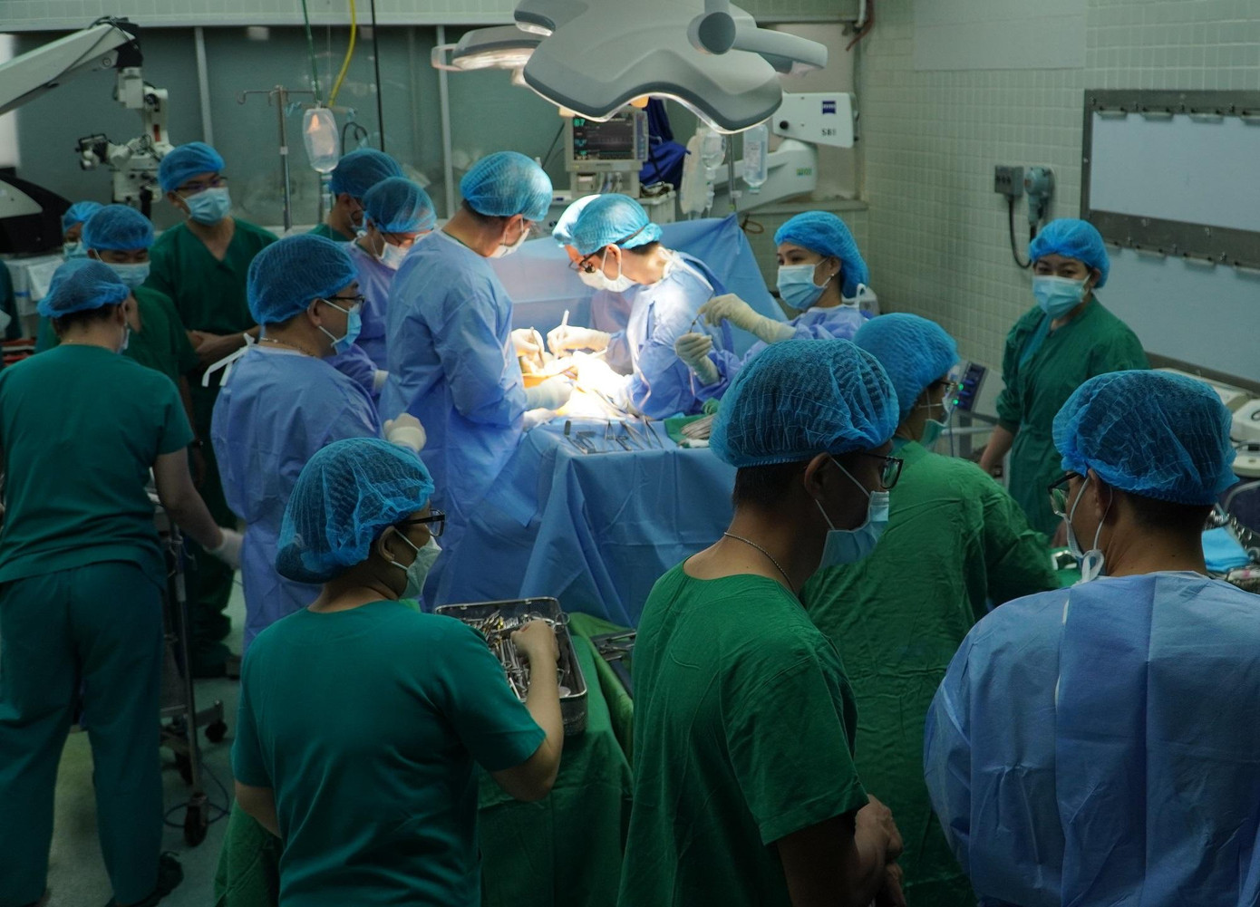 Các bác sĩ đã thực hiện thành công 6 cuộc ghép từ nguồn tạng hiến của bệnh nhân Các bác sĩ đã thực hiện thành công 6 cuộc ghép từ nguồn tạng hiến của bệnh nhân