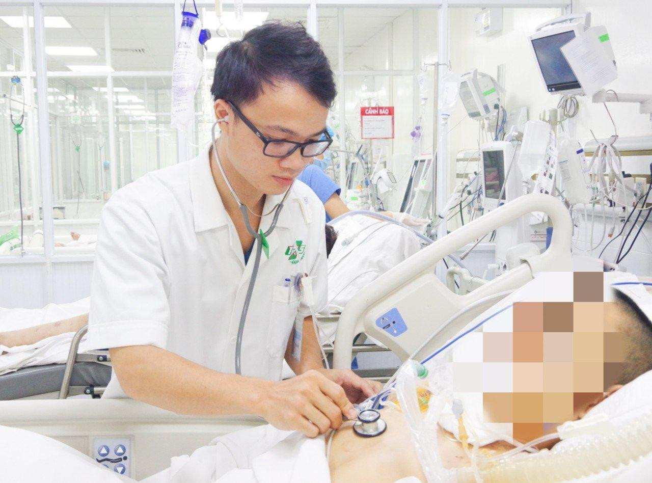 Hiện tình trạng sức khỏe của người bệnh đã có diễn tiến khả quan, đang được tập cai máy thở Hiện tình trạng sức khỏe của người bệnh đã có diễn tiến khả quan, đang được tập cai máy thở