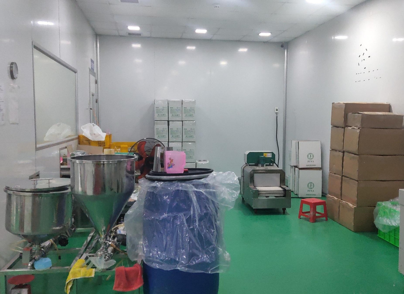 Cơ quan chức năng đã tiến hành niêm phong các sản phẩm có dấu hiệu vi phạm và đình chỉ hoạt động của công ty Lộc Phát