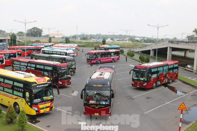Xe khách tại Bến xe Miền Đông mới trên địa bàn thành phố Thủ Đức (ảnh: Hữu Huy)