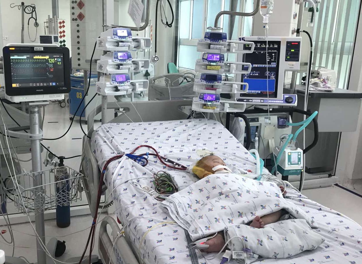Bệnh nhi đã được thực hiện phương pháp ECMO và đã qua cơn nguy kịch