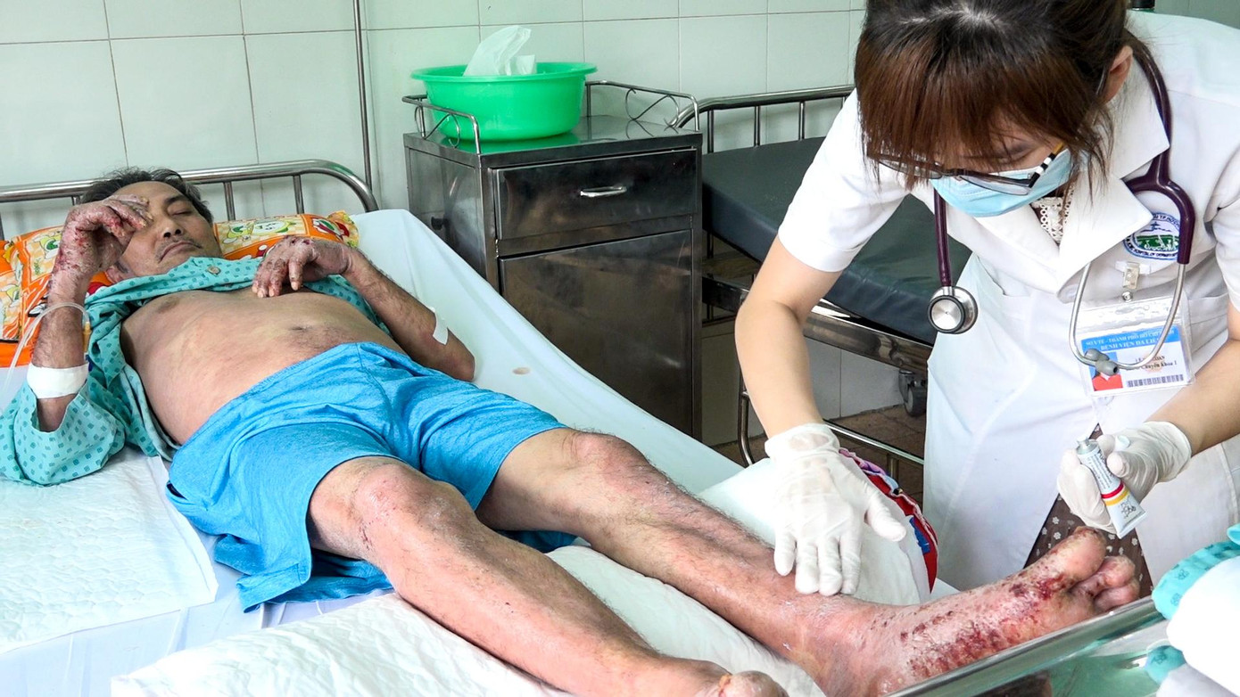 Sau khi được chăm sóc, điều trị tích cực, sức khỏe của người bệnh đang dần bình phục Sau khi được chăm sóc, điều trị tích cực, sức khỏe của người bệnh đang dần bình phục