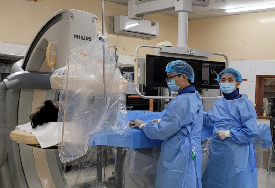 Nam bệnh nhân nhồi máu cơ tim cấp được chuyển đến cấp cứu, can thiệp tại Bệnh viện Nguyễn Tri Phương Nam bệnh nhân nhồi máu cơ tim cấp được chuyển đến cấp cứu, can thiệp tại Bệnh viện Nguyễn Tri Phương