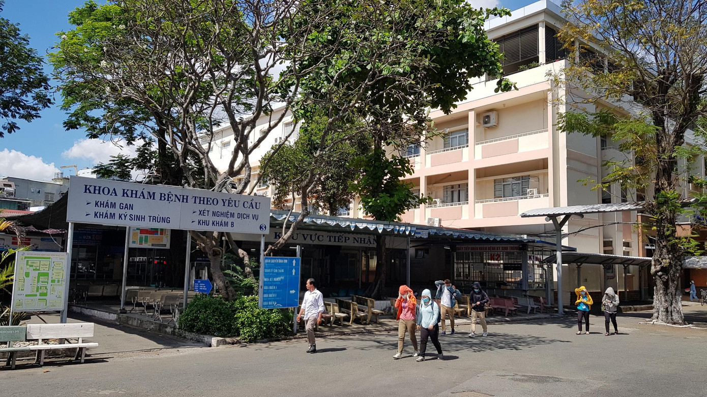 Bên cạnh những khu vực được xây dựng mới, nhiều khoa, phòng trong bệnh viện đang xuống cấp, tạm bợ không còn xứng tầm là bệnh viện tuyến cuối về các bệnh nhiệt đới ở khu vực phía Nam