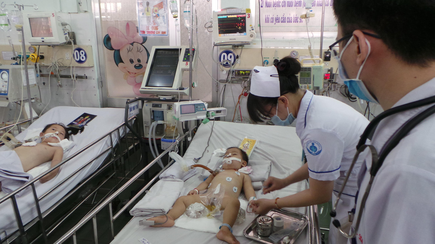 Sốt xuất huyết là bệnh lý nguy hiểm có thể cướp đi sinh mạng của cả người lớn và trẻ em Sốt xuất huyết là bệnh lý nguy hiểm có thể cướp đi sinh mạng của cả người lớn và trẻ em