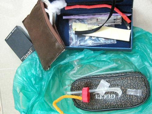 Dụng cụ chơi hàng đá của 3 tên trộm