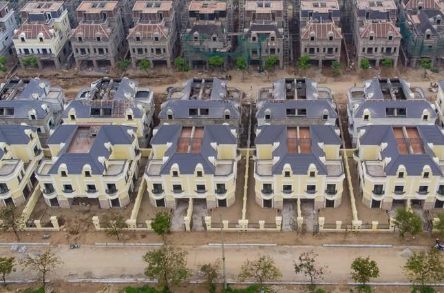 Theo chuyên gia Savills, giá biệt thự và liền kề đã có xu hướng giảm nhẹ trong quý cuối cùng của năm 2022, nhưng việc điều chỉnh giá không đáng kể và sẽ khó giảm tiếp trong tương lai.