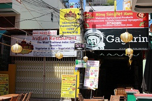 Khánh Hòa mạnh tay dẹp bỏ bảng hiệu tiếng Trung Quốc ảnh 2