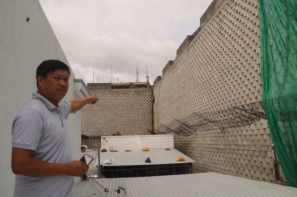 Đình chỉ dự án xây dựng tường thành treo trên đầu dân ảnh 1