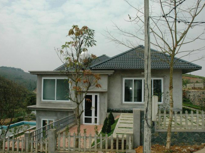 Căn biệt thự có diện tích 200m2, cao 2 tầng (1 tầng nằm trong đất) được xây dựng trên khuôn viên 570m2 sát bên bờ suối khu Đồi Cọ villas được rao bán giá 1.65tr/m2. Căn biệt thự có diện tích 200m2, cao 2 tầng (1 tầng nằm trong đất) được xây dựng trên khuôn viên 570m2 sát bên bờ suối khu Đồi Cọ villas được rao bán giá 1.65tr/m2