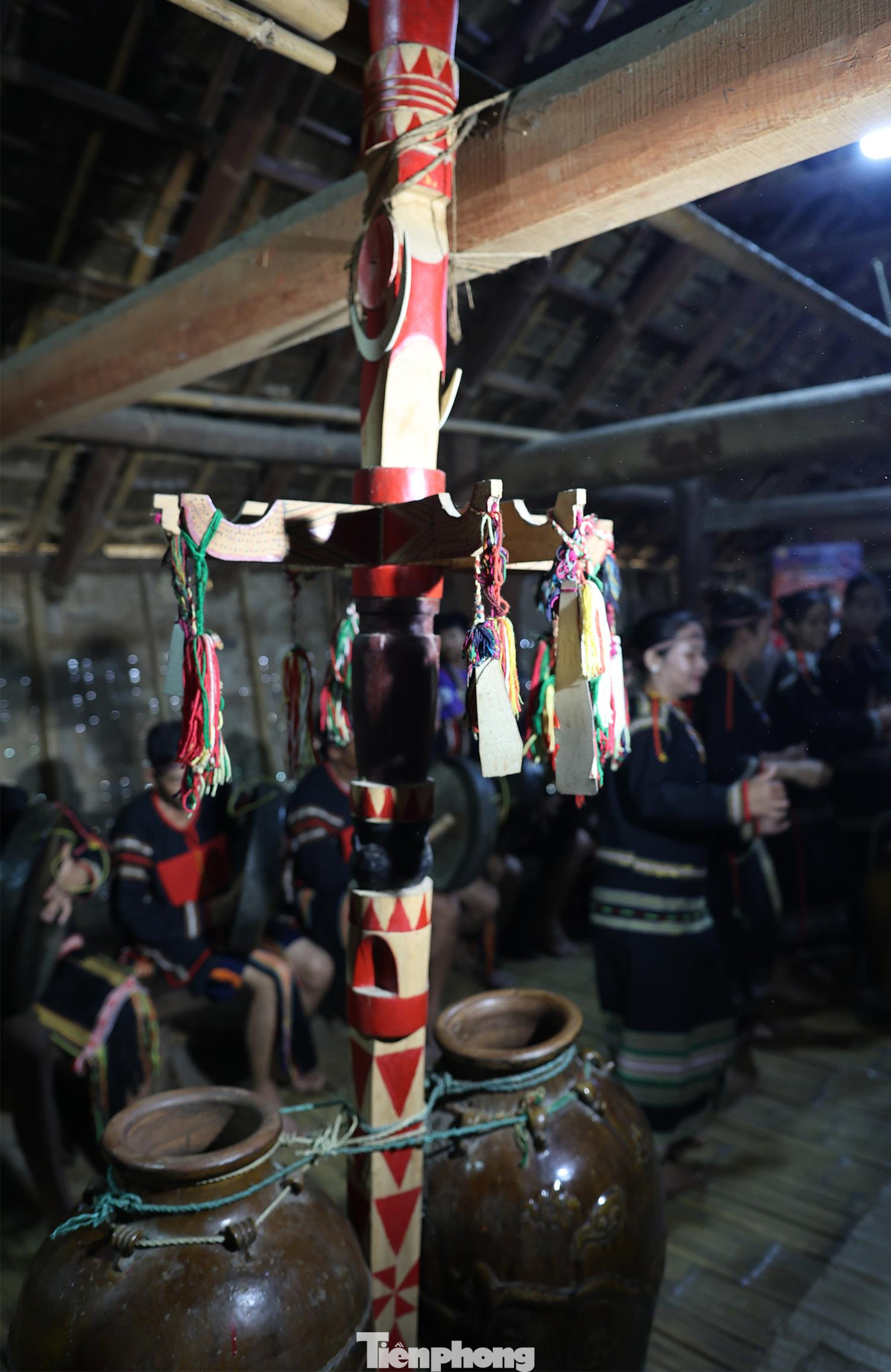 Việc nhận con nuôi là một phong tục tốt đẹp, được quy định rõ trong luật tục Êđê. Lễ nhận con nuôi với những nghi thức thiêng liêng, thể hiện nét tinh tế của đồng bào trong quan hệ, ứng xử, gắn kết cộng đồng, mang những ý nghĩa nhân văn, giáo dục sâu sắc về những nét văn hoá của dân tộc Êđê trên cao nguyên Đắk Lắk