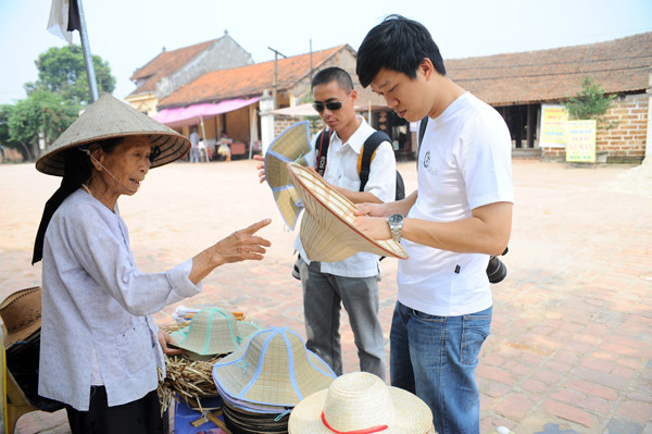 Vẻ đẹp trầm mặc cổ kính của những ngôi nhà cổ đang thu hút khách thập phương tìm về để nôn nao cùng... quá khứ. 