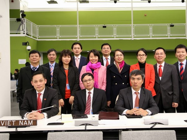 Các cán bộ Phái đoàn Việt Nam tại Liên hợp quốc tham gia phiên họp thứ 51. (Ảnh: Lê Dương/Quang Tuyến-Vietnam+). Các cán bộ Phái đoàn Việt Nam tại Liên hợp quốc tham gia phiên họp thứ 51. (Ảnh: Lê Dương/Quang Tuyến-Vietnam+)