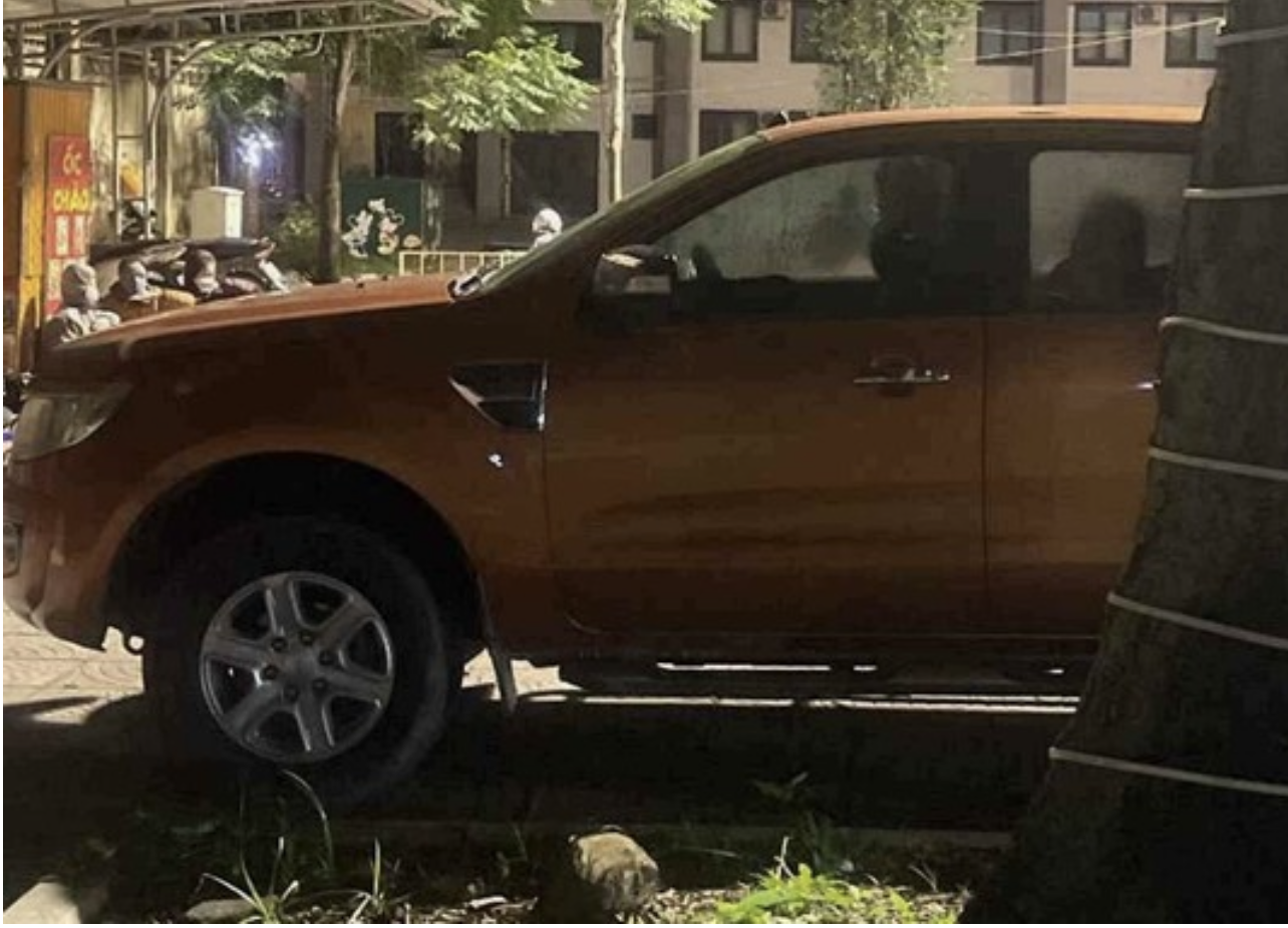 Chiếc xe của nghi phạm Lê Đình Tùng được phát hiện phía sau Trung tâm Văn hóa Điện ảnh tỉnh Quảng Trị.