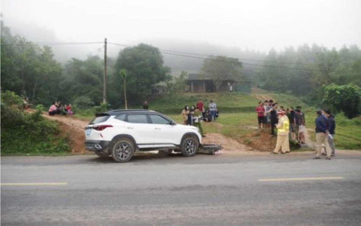 Lực lượng chức năng chặn xe bắt giữ hai đối tượng vận chuyển ma túy trên Quốc lộ 9. Ảnh: CA Lực lượng chức năng chặn xe bắt giữ hai đối tượng vận chuyển ma túy trên Quốc lộ 9. Ảnh: CA