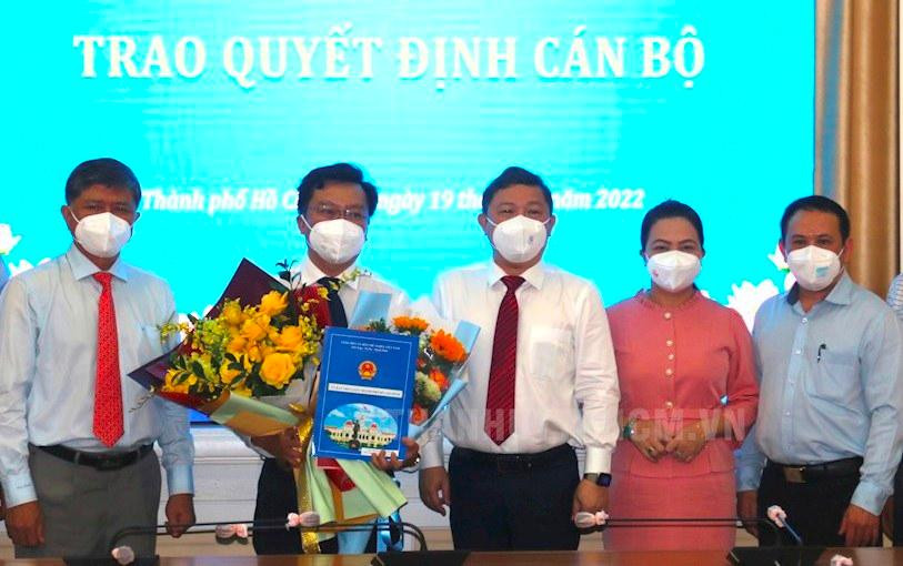 Ông Nguyễn Bảo Quốc (thứ 2 từ trái qua). Ảnh: Thành uỷ TPHCM Ông Nguyễn Bảo Quốc (thứ 2 từ trái qua). Ảnh: Thành uỷ TPHCM