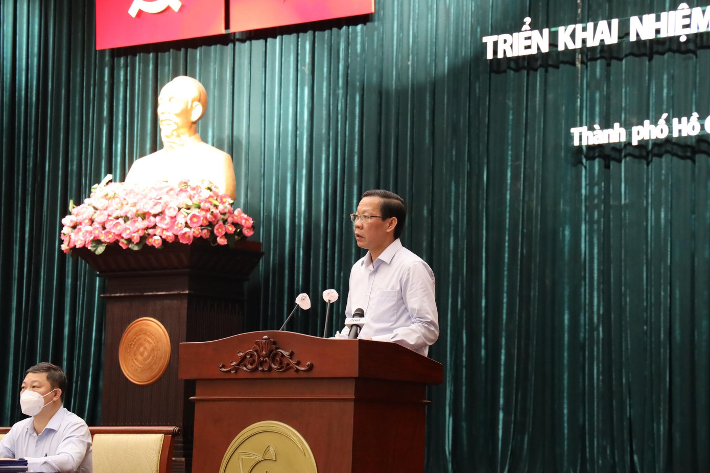 Chủ tịch UBND TPHCM Phan Văn Mãi phát biểu tại hội nghị Chủ tịch UBND TPHCM Phan Văn Mãi phát biểu tại hội nghị