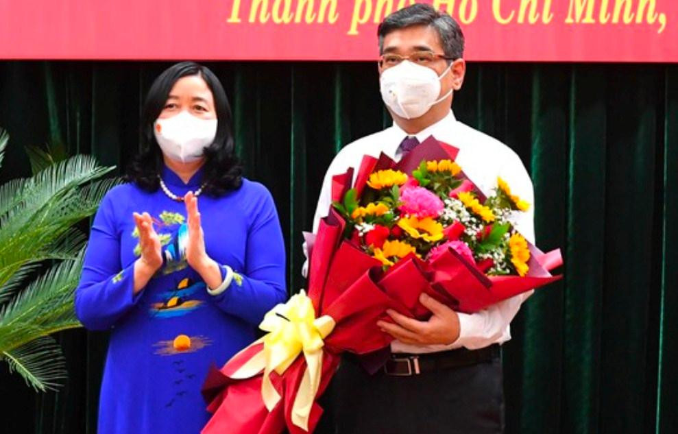 Trưởng Ban Dân vận Trung ương Bùi Thị Minh Hoài tặng hoa chúc mừng ông Nguyễn Phước Lộc Trưởng Ban Dân vận Trung ương Bùi Thị Minh Hoài tặng hoa chúc mừng ông Nguyễn Phước Lộc