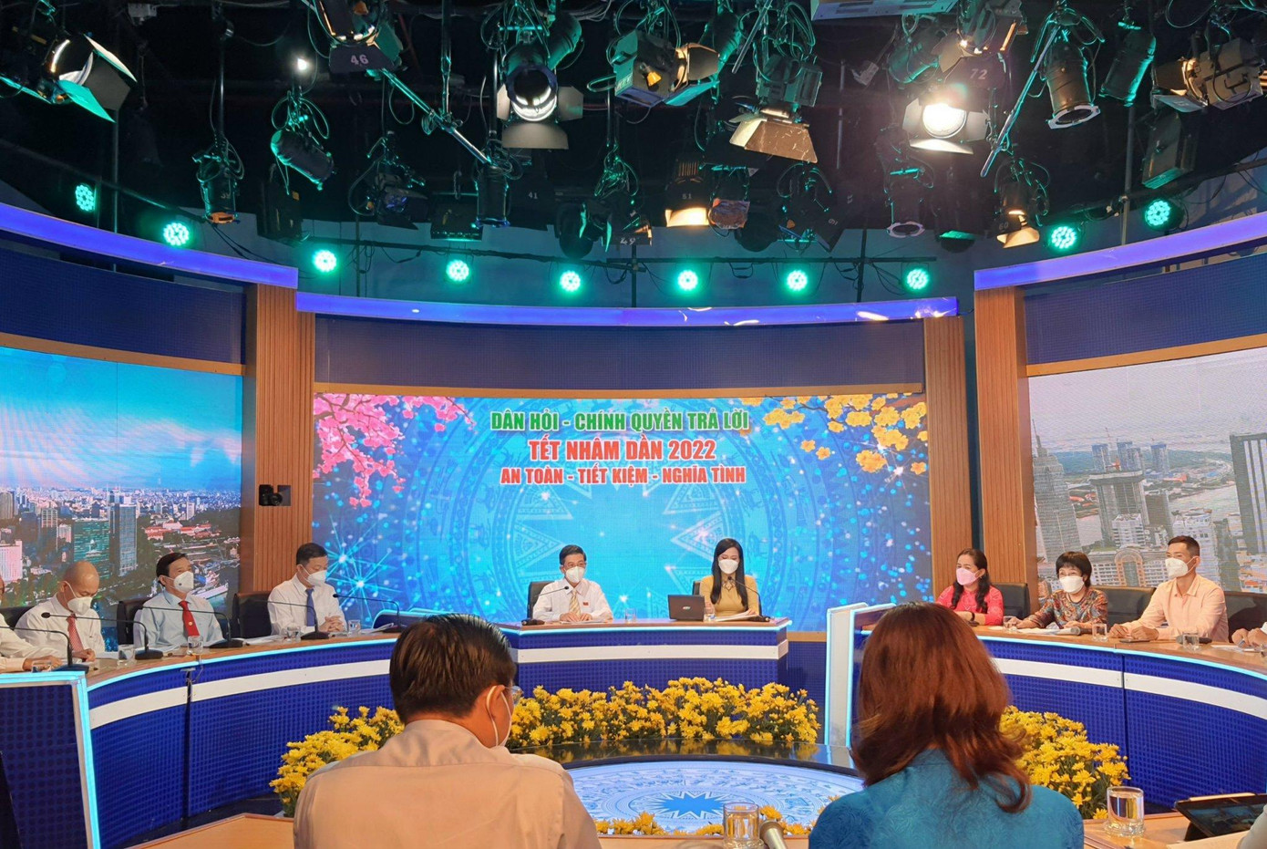 Chương trình &quot;Dân hỏi - Chính quyền trả lời&quot; phát sóng số đầu tiên với chủ đề về các hoạt động phục vụ Tết Nhâm Dần