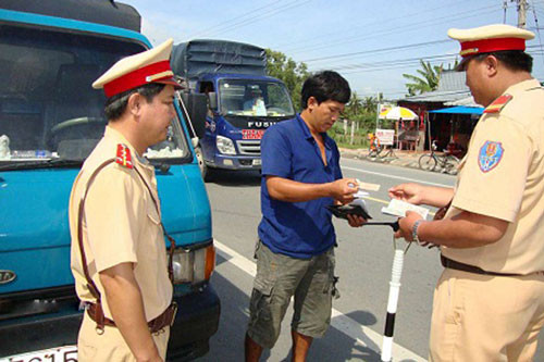 CSGT là nghề nhiều cám dỗ. Ảnh: minh họa CSGT là nghề nhiều cám dỗ