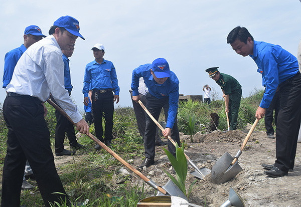 Khánh thành Cột cờ Tổ quốc đảo Hòn La ảnh 1