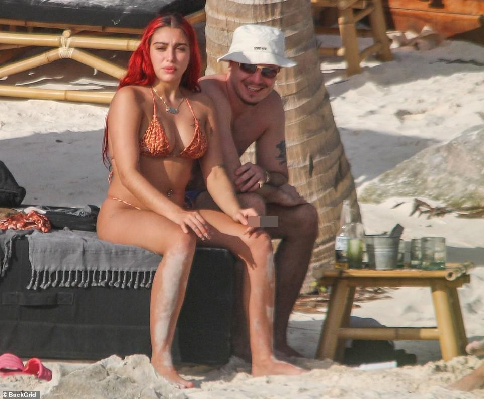 Lourdes Leon hiện đang hạnh phúc bên bạn trai Jonathan Puglia - một người sinh ra trong gia đình bình thường, trái ngược hẳn với gia đình nổi tiếng của bạn gái.