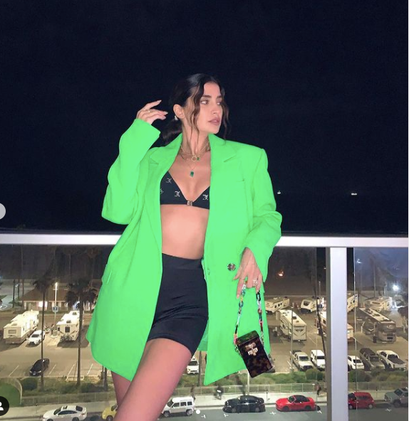 Mặc khoe nội y là phong cách quen thuộc của nàng WAG - vợ cầu thủ bóng bầu dục Larry English Mặc khoe nội y là phong cách quen thuộc của nàng WAG - vợ cầu thủ bóng bầu dục Larry English