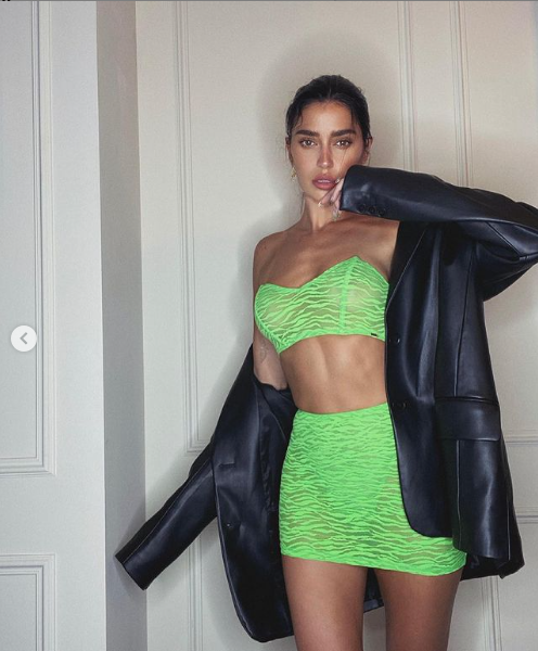 Nicole Williams khoe sắc vóc với nội y Savage X Fenty của nữ ca sĩ Rihanna. Nicole Williams khoe sắc vóc với nội y Savage X Fenty của nữ ca sĩ Rihanna.