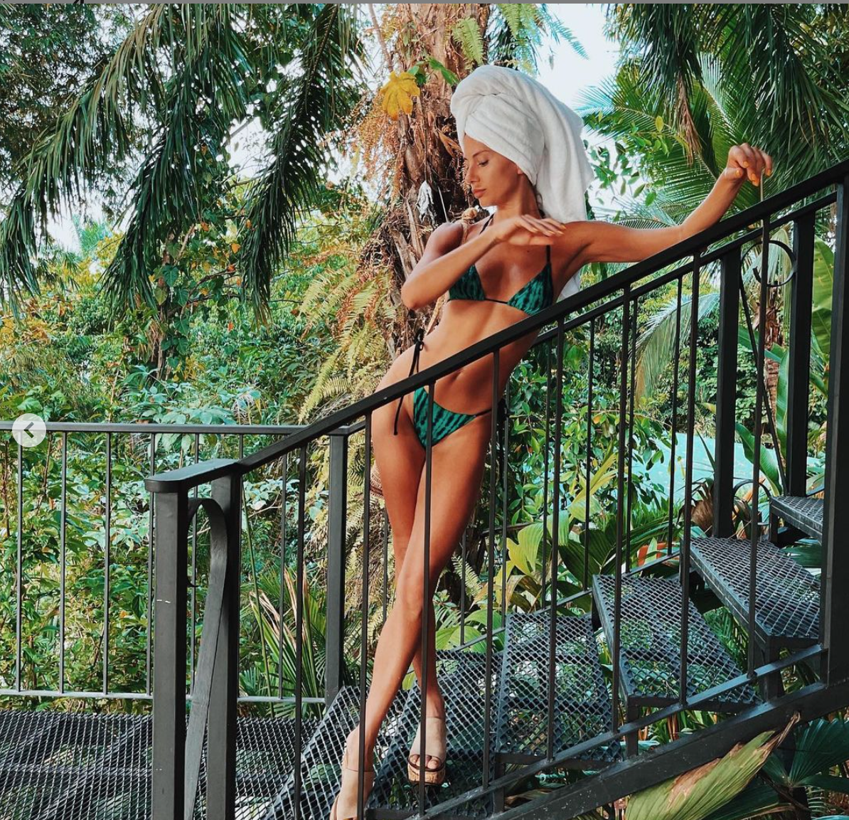 Các sản phẩm áo tắm của Candice Swanepoel hầu hết được làm từ chất liệu thân thiện với môi trường. Người đẹp chia sẻ mong muốn truyền thông điệp và nâng cao nhận thức bao vệ môi trường, bảo vệ thiên nhiên qua các sản phẩm của mình.