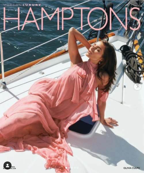 Người đẹp Mỹ sinh năm 1992 xinh đẹp yêu kiều trên trang bìa tạp chí với chiếc váy màu hồng đất, thả dáng đẹp như tạc tượng hút hồn người nhìn.