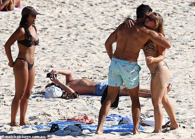 Những hình ảnh này sau khi được đăng tải đã khiến nhiều fan thắc mắc về sự vắng mặt của vợ Tim Robards là Anna Heinrich và con gái chung 5 tháng tuổi của cặp đôi.