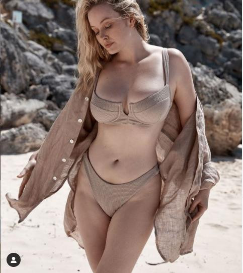 Simone Holtznagel vừa có những shoot hình khoe sắc vóc cực gợi cảm với loạt thiết kế Monday Swimwear ra mắt mùa hè năm nay. Simone Holtznagel vừa có những shoot hình khoe sắc vóc cực gợi cảm với loạt thiết kế Monday Swimwear ra mắt mùa hè năm nay.