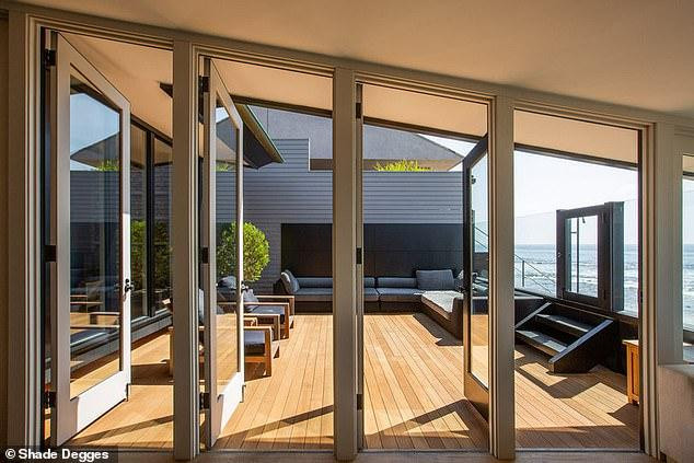 Một góc không gian sang chảnh trong căn nhà của cặp đôi ở Malibu