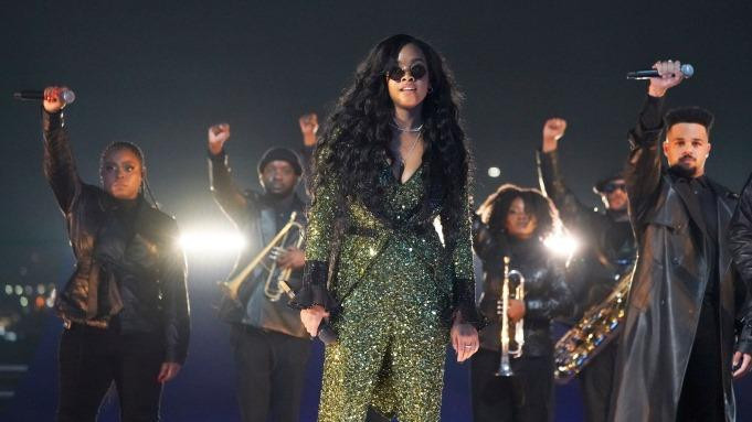 Oscar 2021: 'Nomadland' thắng phim hay nhất, Anthony Hopkins là người già nhất thắng Oscar ảnh 17 Oscar 2021: 'Nomadland' thắng phim hay nhất, Anthony Hopkins là người già nhất thắng Oscar ảnh 17