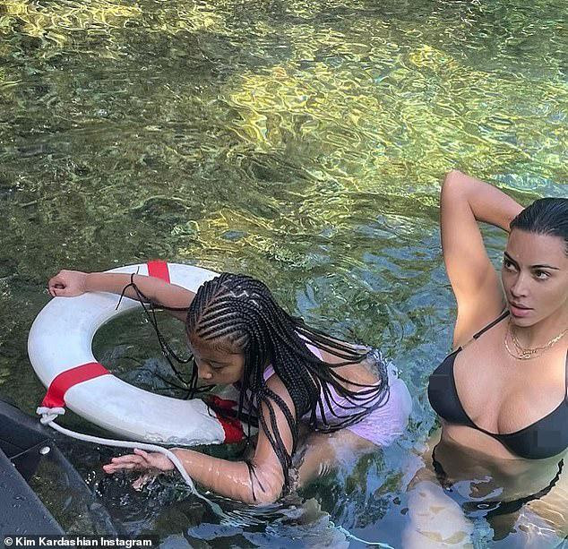 Kim Kardashian bên con gái North West (SN 2013)...