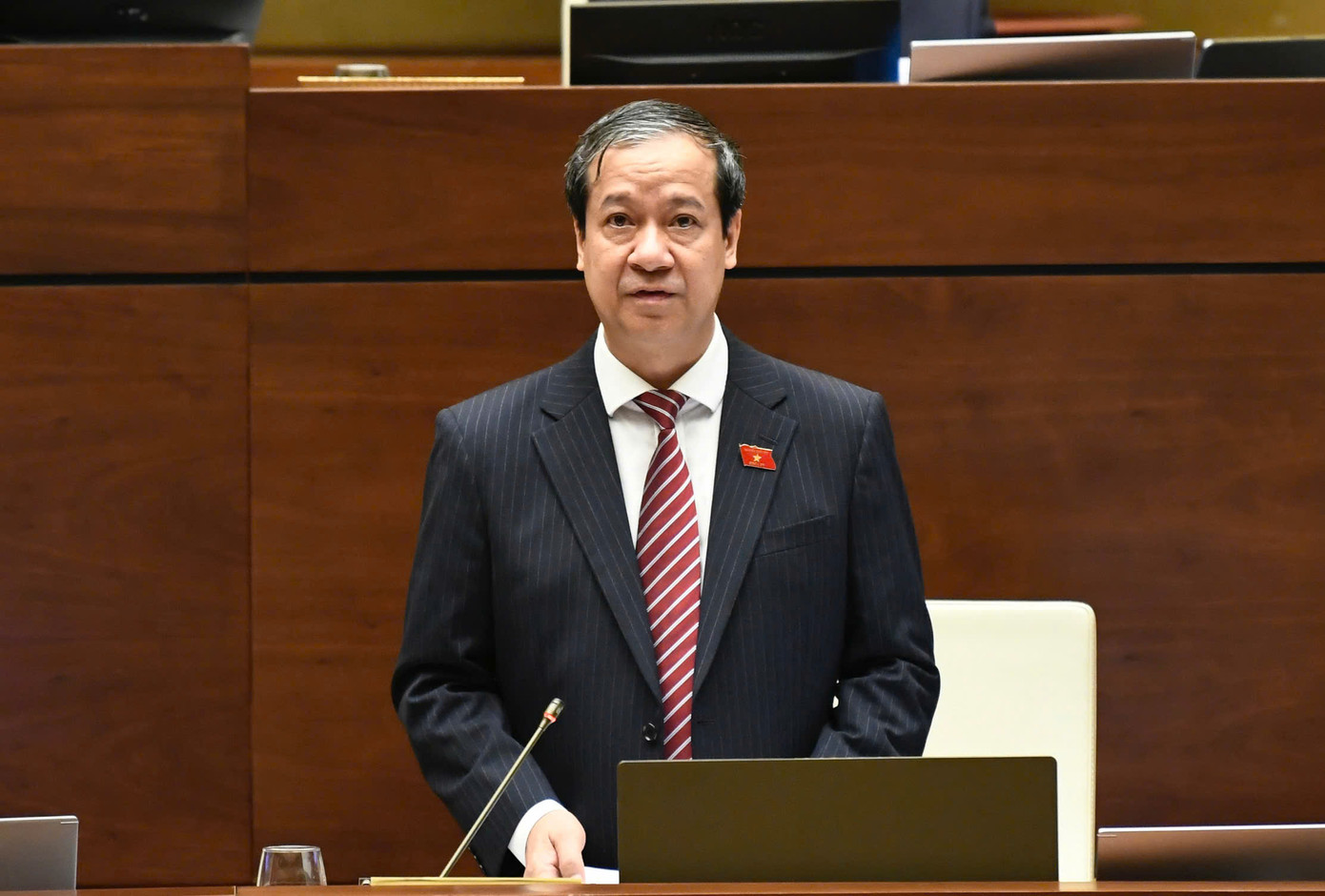 Bộ trưởng Giáo dục và Đào tạo Nguyễn Kim Sơn. Bộ trưởng Giáo dục và Đào tạo Nguyễn Kim Sơn.