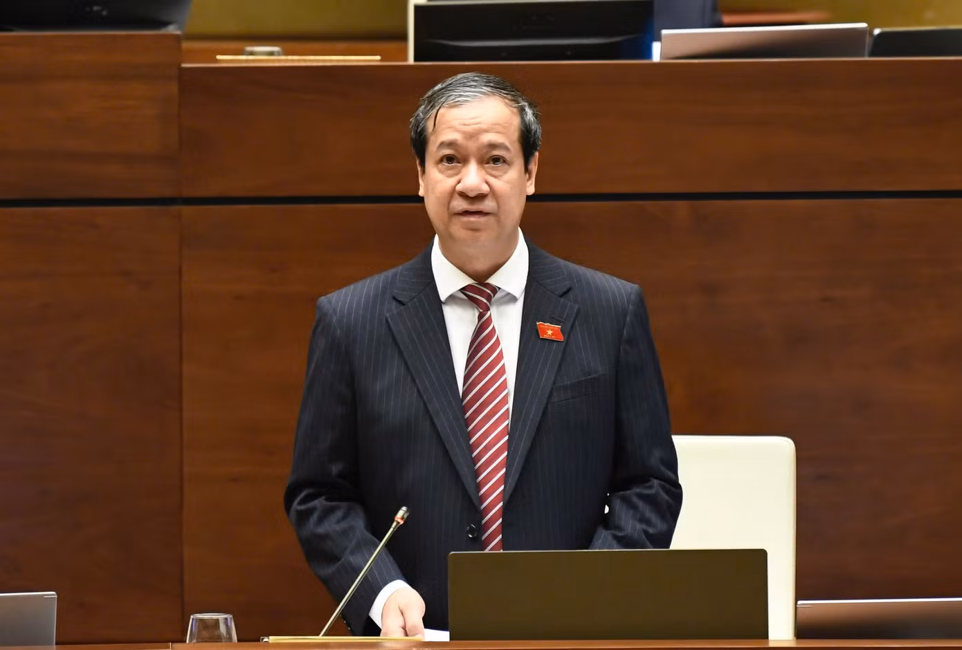 Bộ trưởng Giáo dục và Đào tạo Nguyễn Kim Sơn. Bộ trưởng Giáo dục và Đào tạo Nguyễn Kim Sơn.