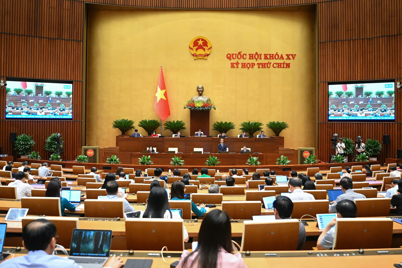 Phiên chất vấn Bộ trưởng Nguyễn Kim Sơn chiều 19/6. Ảnh: Như Ý